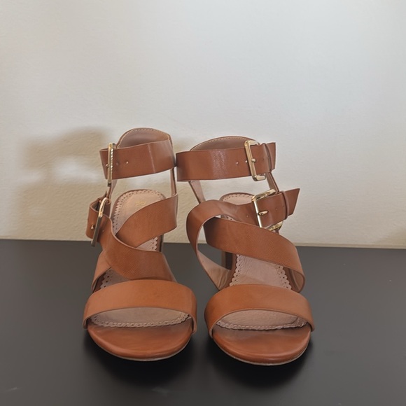 Restricted strappy heels - Picture 2 of 10